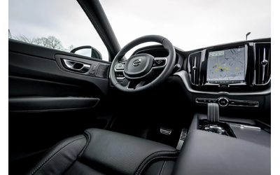 Volvo XC60 R-Design - автомобили, коли, обяви за нови и употребявани 6