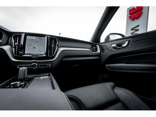 Volvo XC60 R-Design - автомобили, коли, обяви за нови и употребявани 7