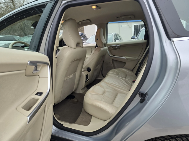 Volvo XC60 2.4D4 4Х4 163к.с - автомобили, коли, обяви за нови и употребявани 10