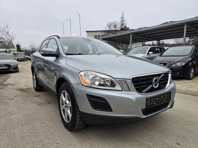 Volvo XC60 2.4D4 4Х4 163к.с - автомобили, коли, обяви за нови и употребявани 1
