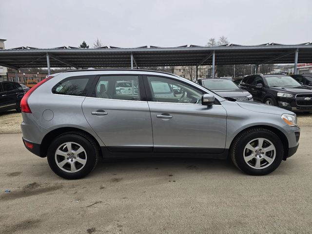 Volvo XC60 2.4D4 4Х4 163к.с - автомобили, коли, обяви за нови и употребявани 7