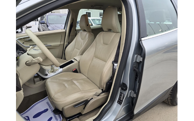 Volvo XC60 2.4D4 4Х4 163к.с - автомобили, коли, обяви за нови и употребявани 8