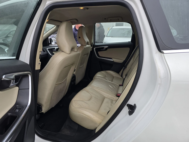 Volvo XC60 2.4d 163к.с 4x4 6 скорости - автомобили, коли, обяви за нови и употребявани 11