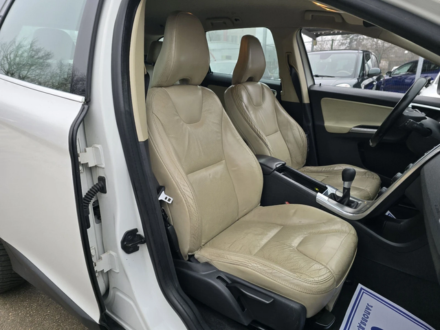 Volvo XC60 2.4d 163к.с 4x4 6 скорости - автомобили, коли, обяви за нови и употребявани 12