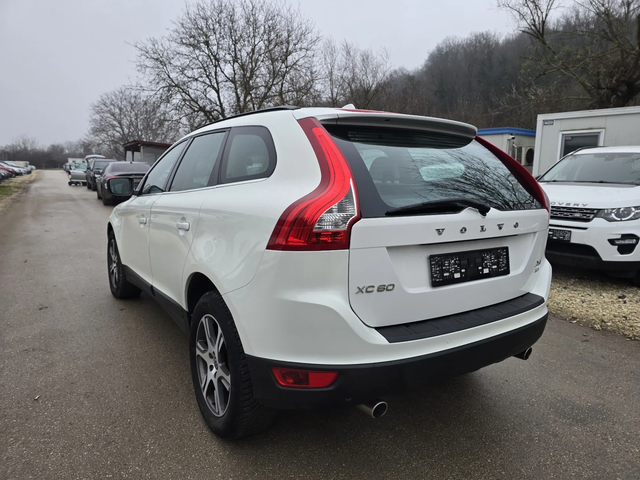Volvo XC60 2.4d 163к.с 4x4 6 скорости - автомобили, коли, обяви за нови и употребявани 2