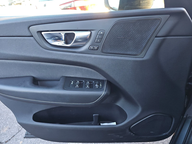 Volvo XC60 T8* HYBRID* R* DESIGN* HARMON* KARDON* ПАНОРАМА* - автомобили, коли, обяви за нови и употребявани 8