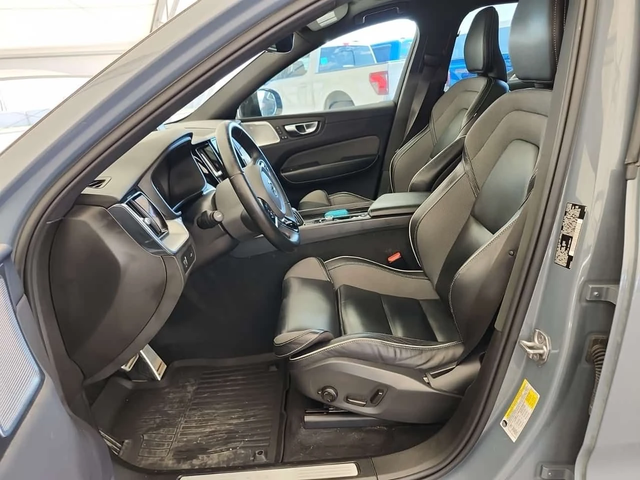 Volvo XC60 * R Design * ПАНОРАМА* KEYLESS* + ГУМИ * - автомобили, коли, обяви за нови и употребявани 4
