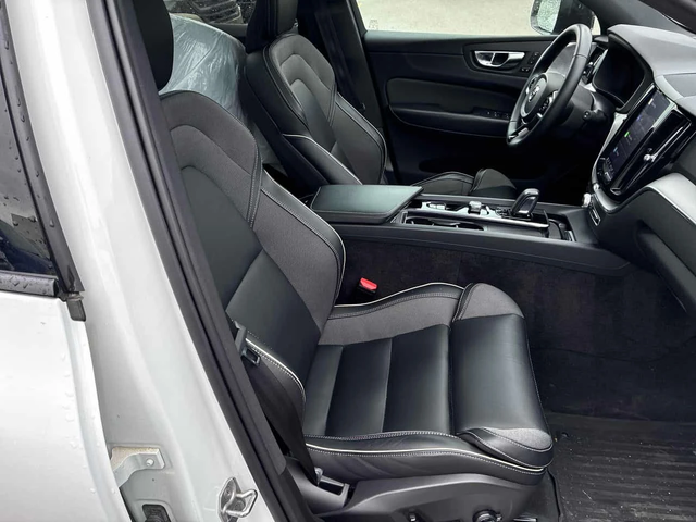 Volvo XC60 * R Design * DISTRONIC* PANO* + ГУМИ - автомобили, коли, обяви за нови и употребявани 12