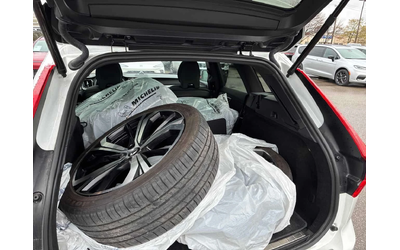 Volvo XC60 * R Design * DISTRONIC* PANO* + ГУМИ - автомобили, коли, обяви за нови и употребявани 15