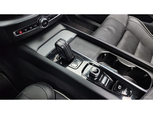 Volvo XC60 T8* R-Design* 360* HUD* HARMAN KARDON* PANO* ПОДГР - автомобили, коли, обяви за нови и употребявани 8