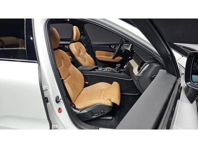 Volvo XC60 T6* INSCRIPTION* BOWERS&WILKINS* PANO* HUD* FULL* - автомобили, коли, обяви за нови и употребявани 9