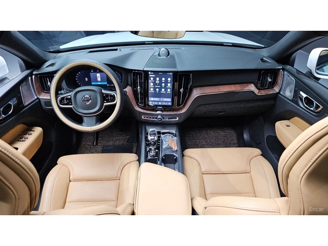 Volvo XC60 B5 Ultra Bright* HUD* 360* МАСАЖИ* КОЖА* ПАНО - автомобили, коли, обяви за нови и употребявани 4