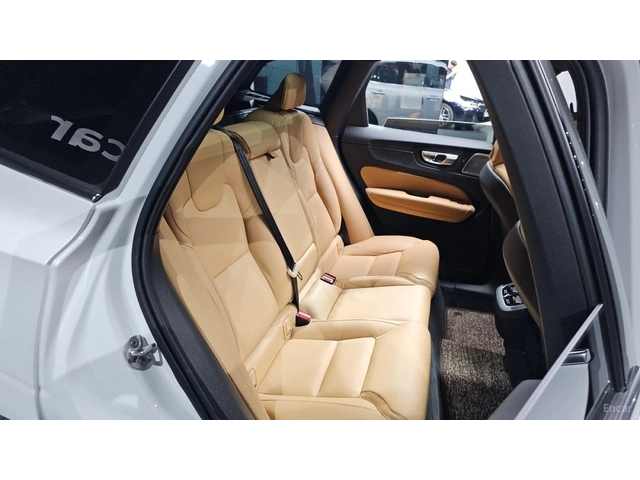 Volvo XC60 B5 Ultra Bright* HUD* 360* МАСАЖИ* КОЖА* ПАНО - автомобили, коли, обяви за нови и употребявани 8