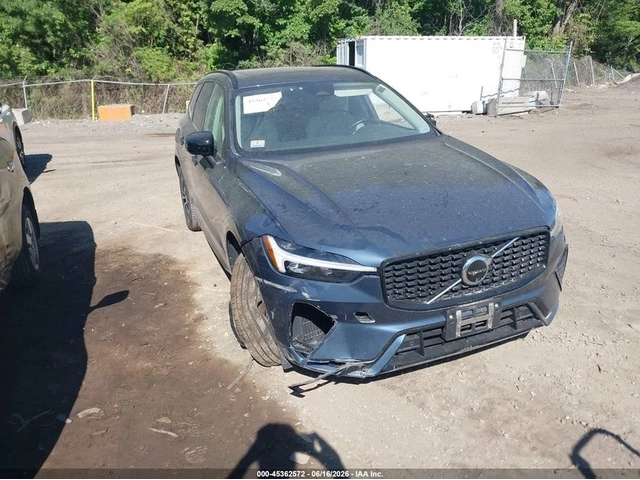 Volvo XC60 * B5* PLUS* DARK* ПАНО* KEYLESS* Camera* ПОДГРЕВ* - автомобили, коли, обяви за нови и употребявани 0