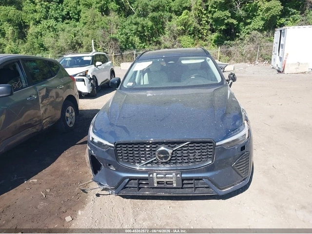 Volvo XC60 * B5* PLUS* DARK* ПАНО* KEYLESS* Camera* ПОДГРЕВ* - автомобили, коли, обяви за нови и употребявани 1