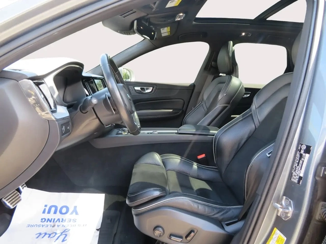 Volvo XC60 T6 R-DESIGN* 360* DISTRONIC* PANO* CARPLAY - автомобили, коли, обяви за нови и употребявани 2