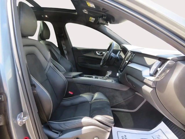 Volvo XC60 T6 R-DESIGN* 360* DISTRONIC* PANO* CARPLAY - автомобили, коли, обяви за нови и употребявани 4