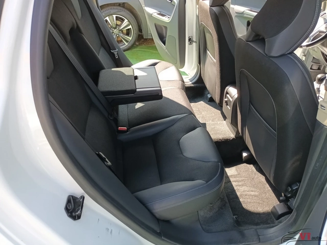 Volvo XC60 2.0D/D4/NAVI - автомобили, коли, обяви за нови и употребявани 12