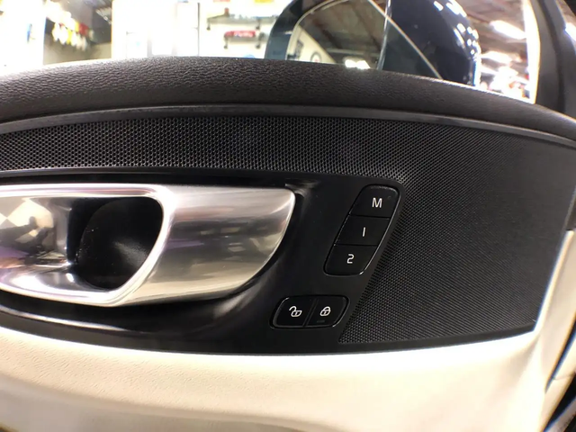 Volvo XC60 MOMENTUM AWD LEATHER PAN/ROOF NAV B/SPOT CAMERA All Wheel Drive - автомобили, коли, обяви за нови и употребявани 15