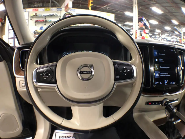 Volvo XC60 MOMENTUM AWD LEATHER PAN/ROOF NAV B/SPOT CAMERA All Wheel Drive - автомобили, коли, обяви за нови и употребявани 19