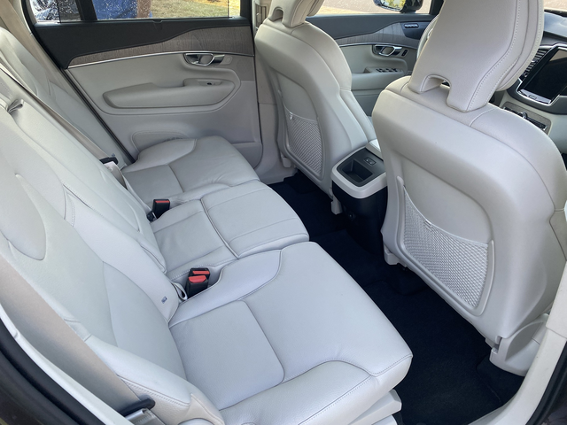 Volvo XC90 2.0 B5 (235 кс) Mild Hybrid AWD Automatic - автомобили, коли, обяви за нови и употребявани 11