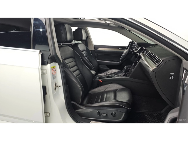 VW Arteon Prestige* 2.0TDI* ПОДГРЕВ* ОБДУХ* 360* МАСАЖИ* HUD - автомобили, коли, обяви за нови и употребявани 8