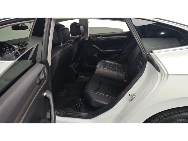 VW Arteon Prestige* 2.0TDI* ПОДГРЕВ* ОБДУХ* 360* МАСАЖИ* HUD - автомобили, коли, обяви за нови и употребявани 9