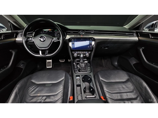 VW Arteon 2.0TDI PREMIUM* КОЖА* ОБДУХВ* ПАНО* МАСАЖИ - автомобили, коли, обяви за нови и употребявани 4