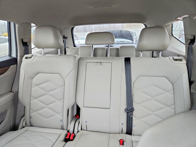 VW ATLAS 2.0L 4 ALL WHEEL DRIVE - автомобили, коли, обяви за нови и употребявани 9