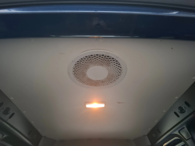 VW Caddy 1.6TDI - автомобили, коли, обяви за нови и употребявани 13