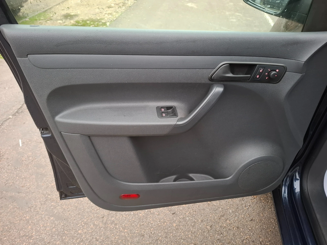 VW Caddy 1.6TDI - автомобили, коли, обяви за нови и употребявани 7