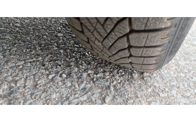 VW Caddy 1.6 TDI   клима - автомобили, коли, обяви за нови и употребявани 15