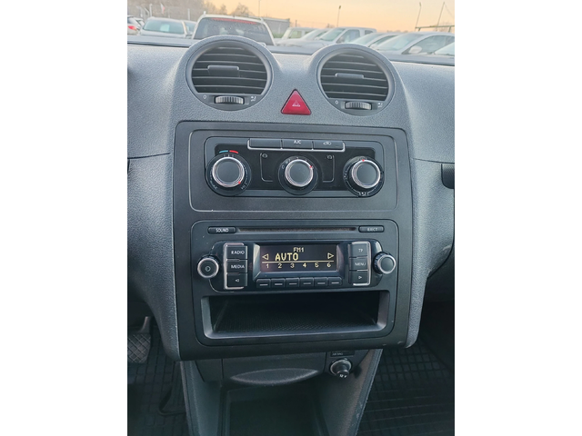 VW Caddy 1.6.102к.с. - автомобили, коли, обяви за нови и употребявани 8