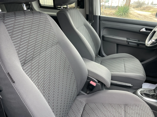 VW Caddy 1.6TDI-102-AVTOMAT-ITALIA - автомобили, коли, обяви за нови и употребявани 5