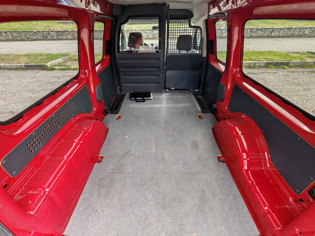 VW Caddy MAXI фабрична газ - автомобили, коли, обяви за нови и употребявани 9