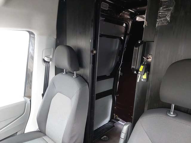 VW Crafter 2, 0TDI 140ps - автомобили, коли, обяви за нови и употребявани 9