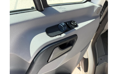 VW Crafter 2.5TDI Клима L2H1 - автомобили, коли, обяви за нови и употребявани 11