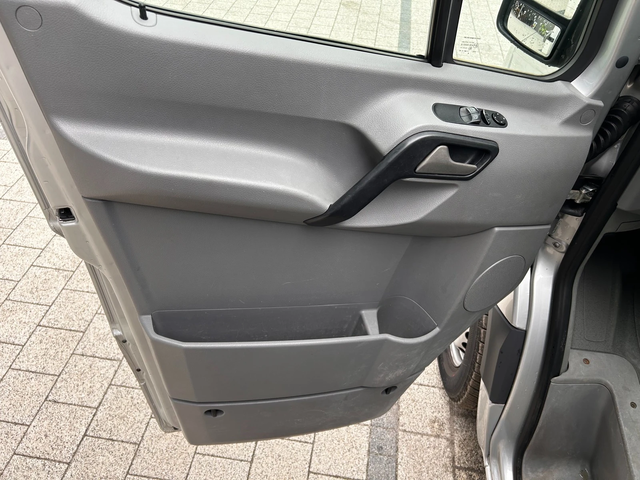 VW Crafter 2.5TDI 5-местен Клима - автомобили, коли, обяви за нови и употребявани 10