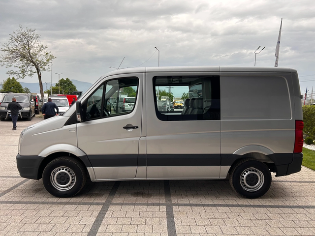 VW Crafter 2.5TDI 5-местен Клима - автомобили, коли, обяви за нови и употребявани 2