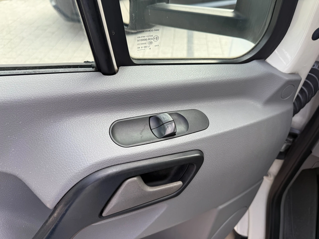 VW Crafter 2.5TDI до 3.5т. 4.23м. Климатроник - автомобили, коли, обяви за нови и употребявани 15