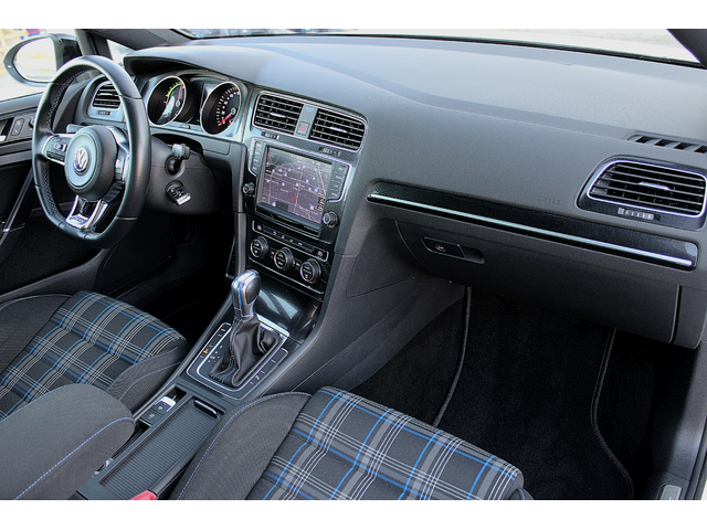 VW Golf 1.4 GTE/DSG/KAMERA/DISTRONIC/LED/TOP - автомобили, коли, обяви за нови и употребявани 11