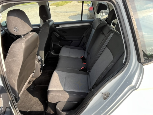 VW Golf 1.6 TDI Sportsvan - автомобили, коли, обяви за нови и употребявани 11