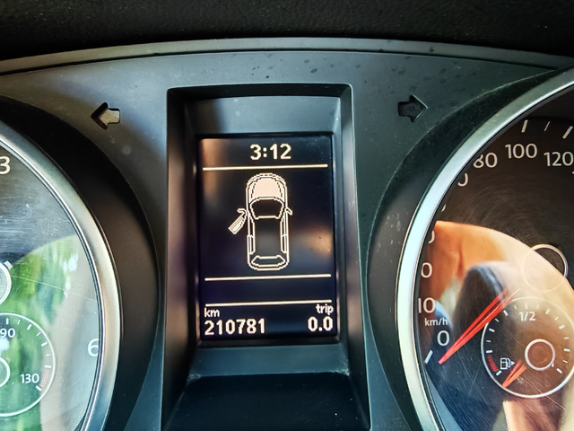 VW Golf ==1.6TDI== - автомобили, коли, обяви за нови и употребявани 13