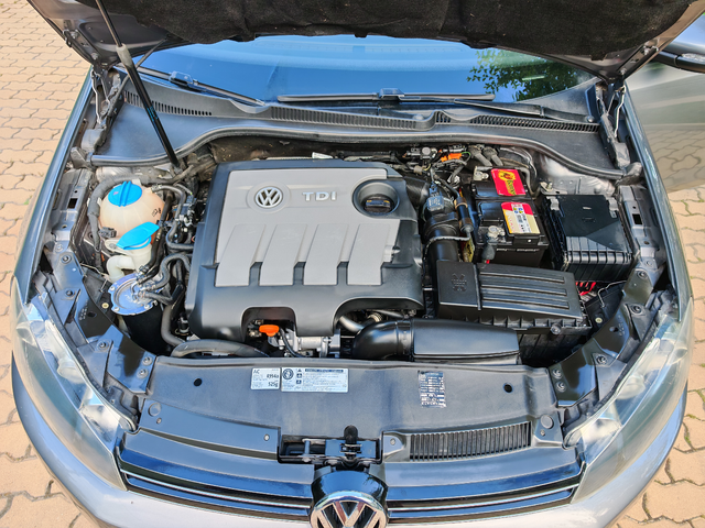 VW Golf ==1.6TDI== - автомобили, коли, обяви за нови и употребявани 15