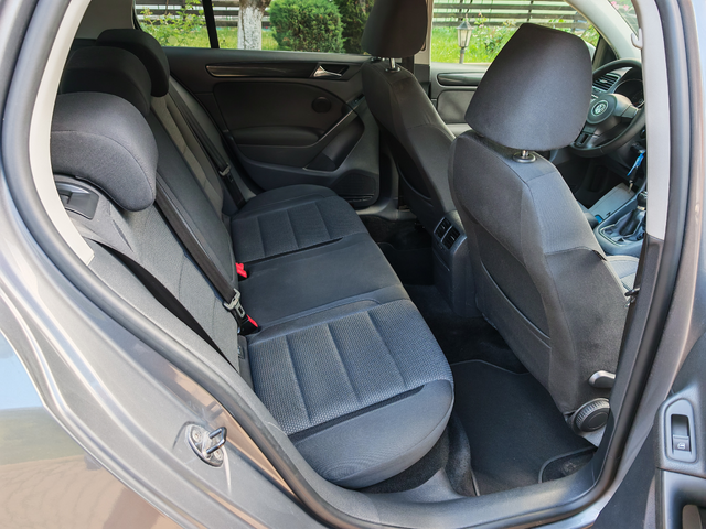 VW Golf ==1.6TDI== - автомобили, коли, обяви за нови и употребявани 9