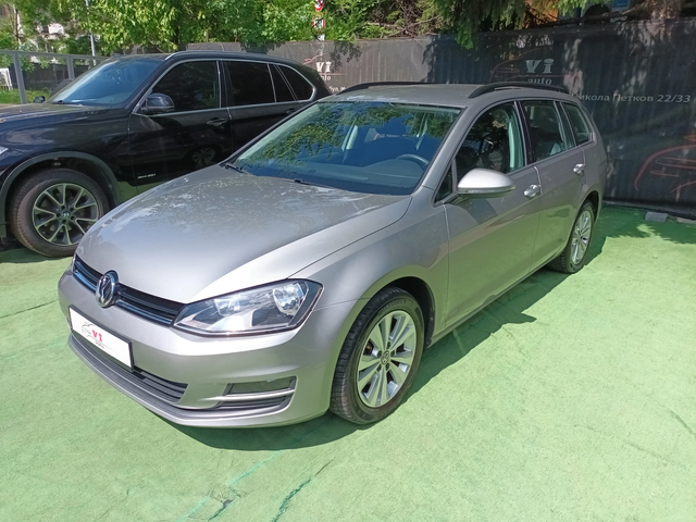 VW Golf 1.6TDI/NAVI - автомобили, коли, обяви за нови и употребявани 0