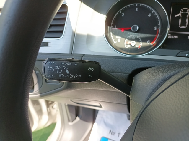 VW Golf 1.6TDI/NAVI - автомобили, коли, обяви за нови и употребявани 14