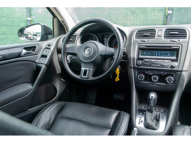 VW Golf 1.6TDI-AUTOMATIC-КОЖА-ПАНОРАМА-6М ГАРАНЦИЯ! - автомобили, коли, обяви за нови и употребявани 8