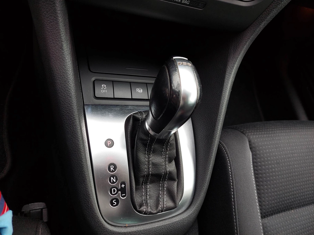 VW Golf 6 2, 0TDI AUTOMATIC - автомобили, коли, обяви за нови и употребявани 9