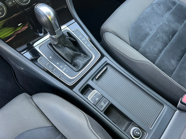 VW Golf 1.6TDI-110к.с.DSG/EURO6B/Мултиволан/Нави/Алкантара - автомобили, коли, обяви за нови и употребявани 13